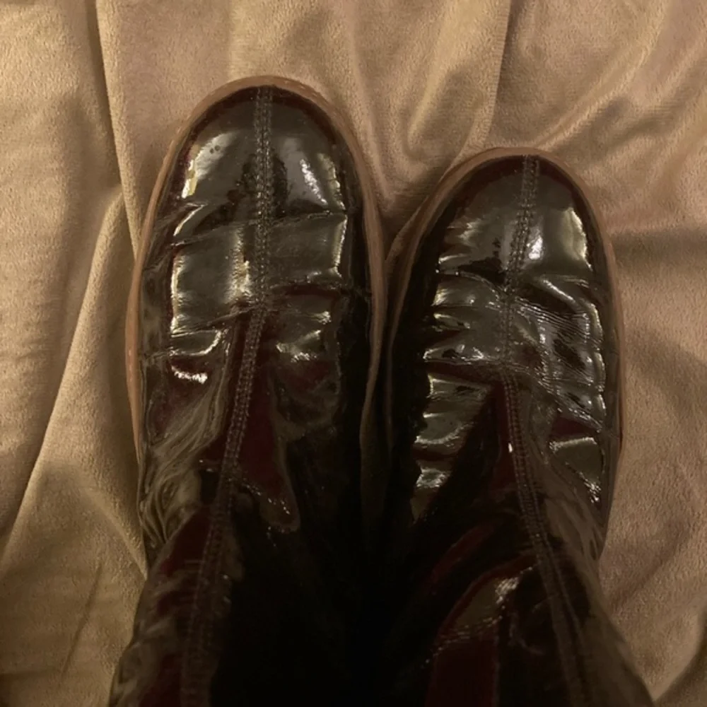 Aquatalia waterproof patent leather boots with faux fur lining
